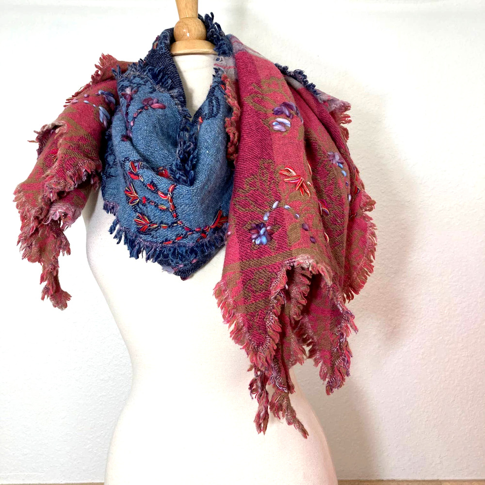ERFURT Luxury Embroidered Lambswool Scarf